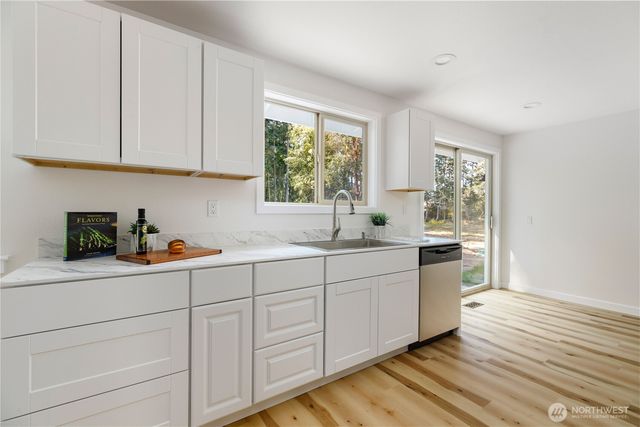 1981 Country Lane, Oak Harbor, WA 98277