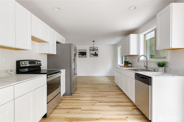 1981 Country Lane, Oak Harbor, WA 98277