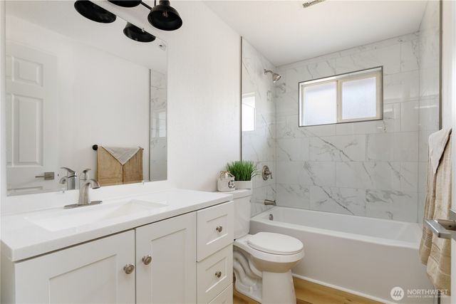 1981 Country Lane, Oak Harbor, WA 98277