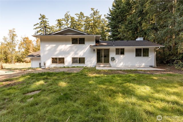 1981 Country Lane, Oak Harbor, WA 98277