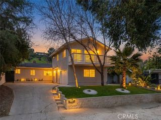 22247 De La Osa Street, Woodland Hills (los Angeles), CA 91364
