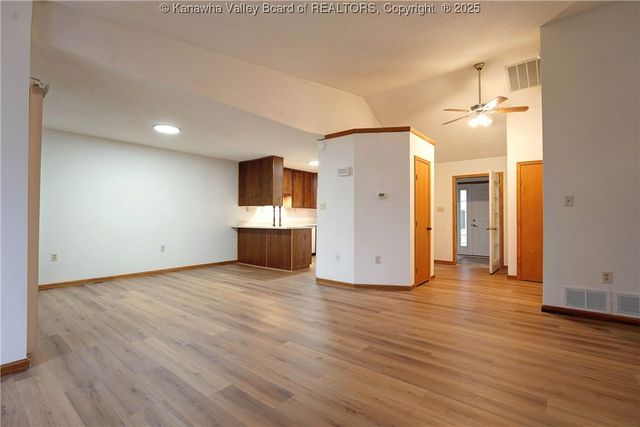 49 B Thistlewood Drive, Hurricane, WV 25526