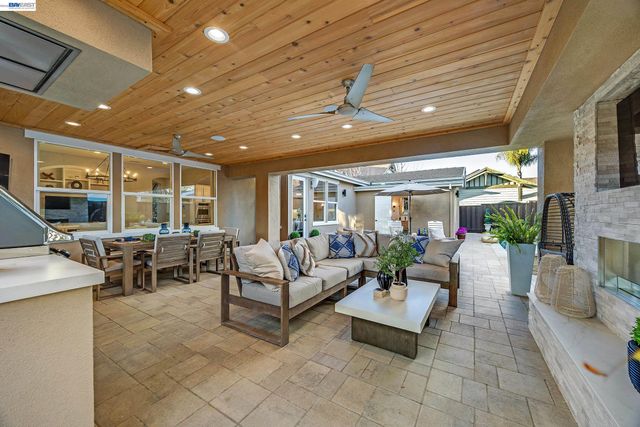 2170 Santa Croce Dr, Livermore, CA 94550