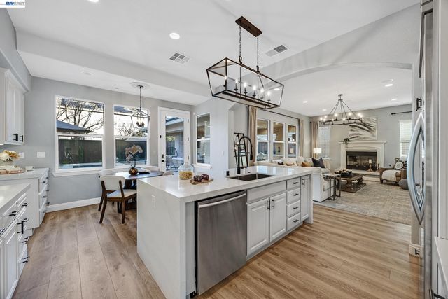 2170 Santa Croce Dr, Livermore, CA 94550