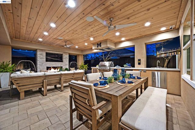 2170 Santa Croce Dr, Livermore, CA 94550