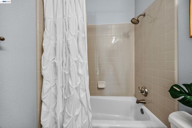 2170 Santa Croce Dr, Livermore, CA 94550