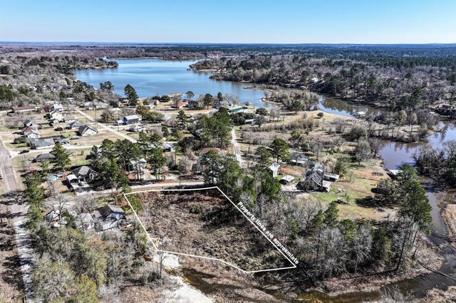 6 Lakeshore Lane, Riverside, TX 77320