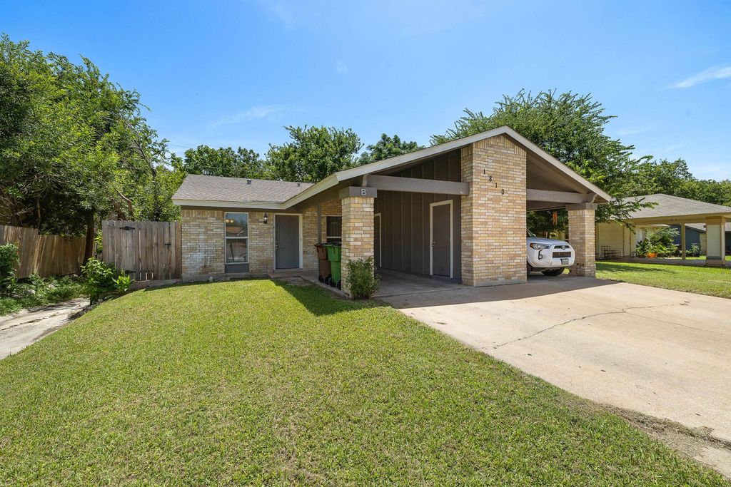 1810 Nicole CIR A & B, Round Rock, TX 78664