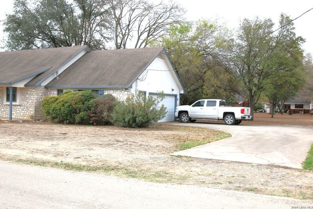 802 Athens, Castroville, TX 78009
