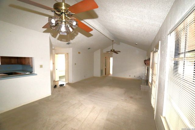 802 Athens, Castroville, TX 78009