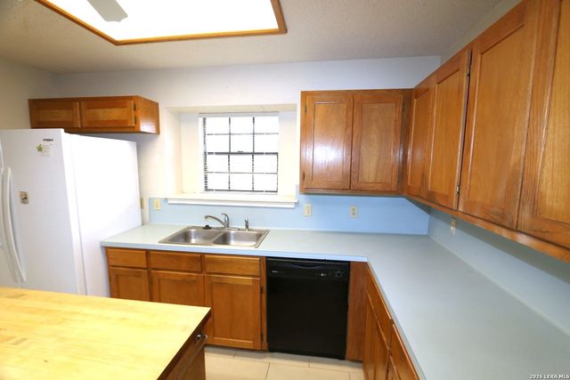 802 Athens, Castroville, TX 78009