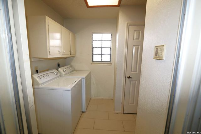 802 Athens, Castroville, TX 78009