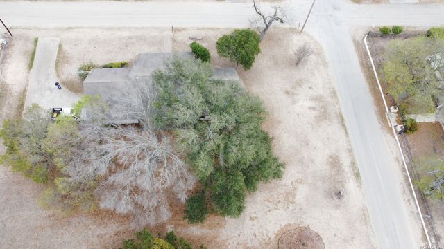 802 Athens, Castroville, TX 78009