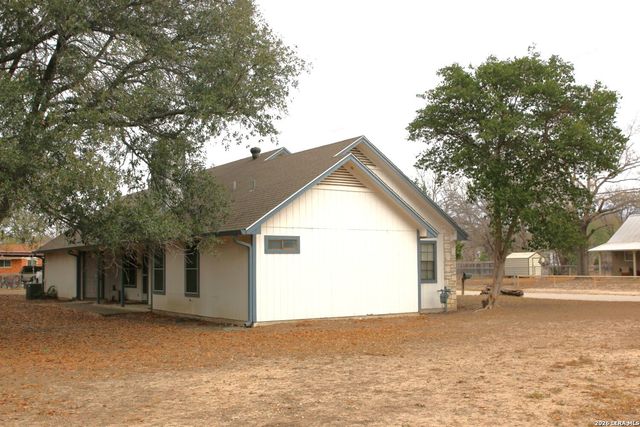 802 Athens, Castroville, TX 78009