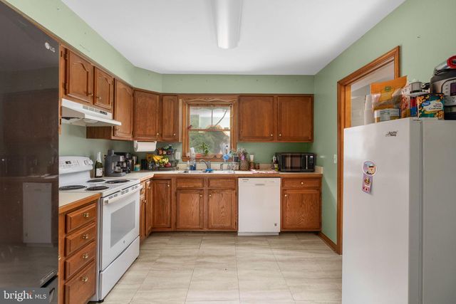 10722 LOVETT DR, Fredericksburg, VA 22407