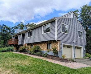 12 North Nabby Road, Danbury, CT 06811