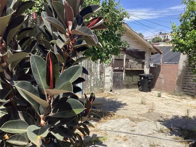 1059 Thornton, Los Angeles, CA 90063