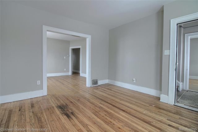 4899 Hillsboro Street, Detroit, MI 48204