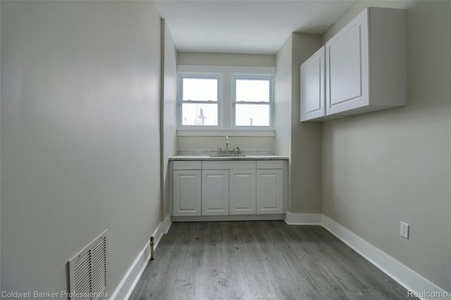 4899 Hillsboro Street, Detroit, MI 48204