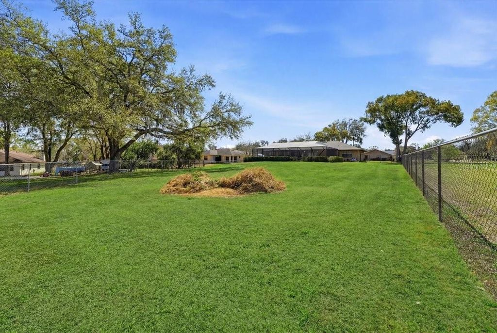 Image 40 of property listing at 8512 PLANTATION RIDGE BOULEVARD, Lakeland, FL 33809