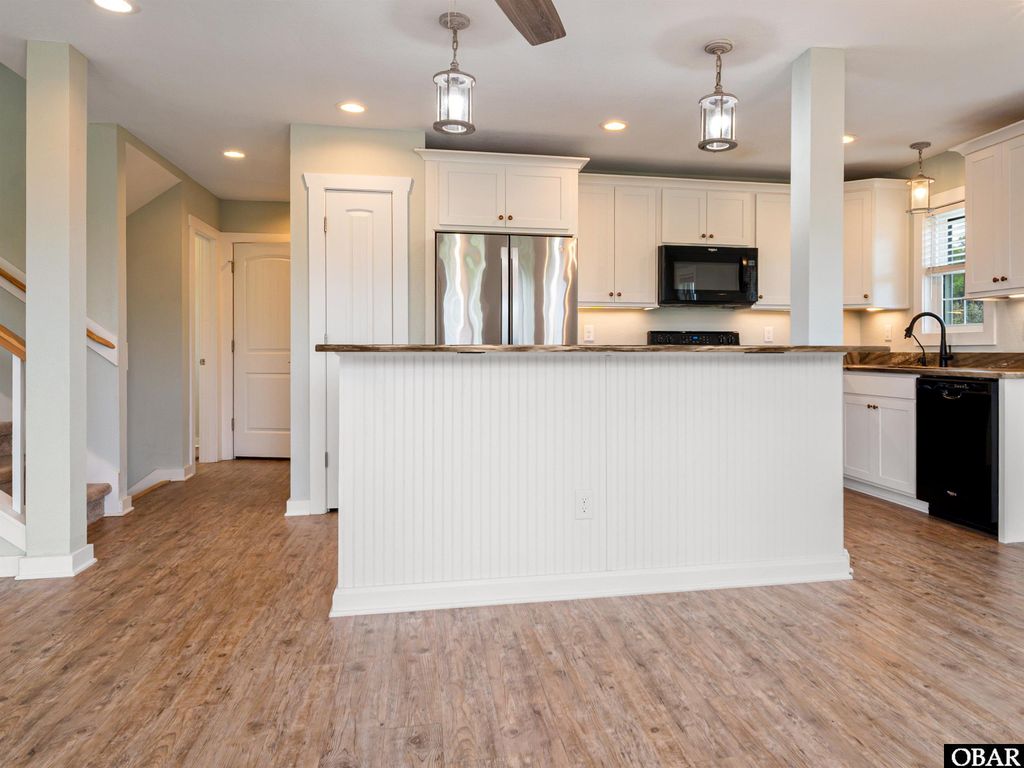 Image 11 of property listing at 2276 Sandpiper Road, Corolla, NC 27927