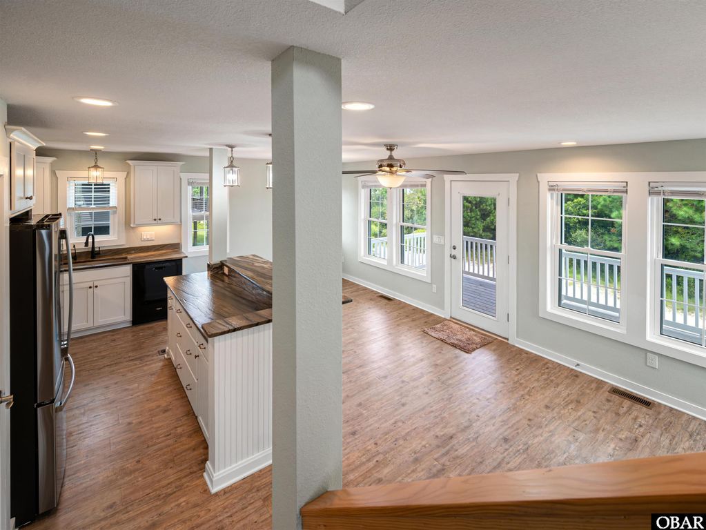 Image 13 of property listing at 2276 Sandpiper Road, Corolla, NC 27927