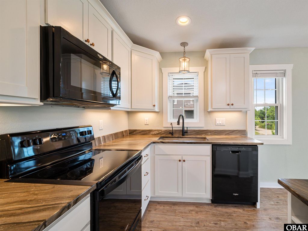 Image 8 of property listing at 2276 Sandpiper Road, Corolla, NC 27927