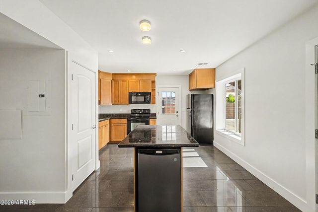 3233 N 37TH Street 18, Phoenix, AZ 85018
