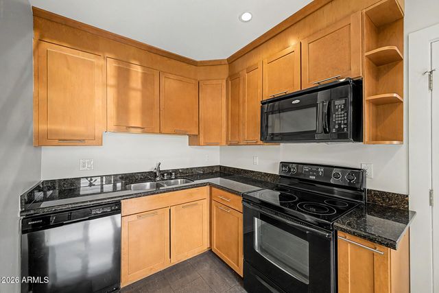 3233 N 37TH Street 18, Phoenix, AZ 85018