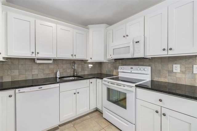 122 Edaville Court, Warwick, RI 02886