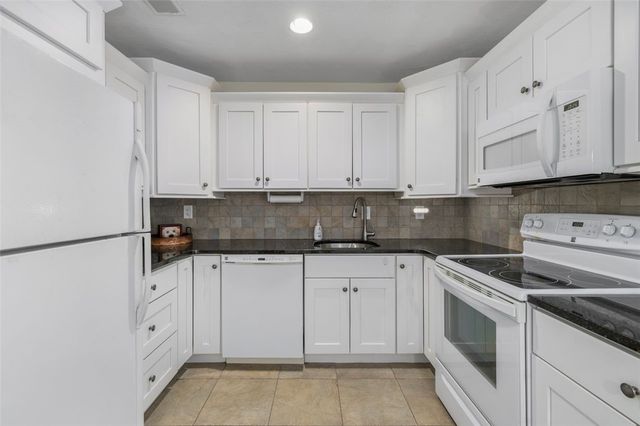 122 Edaville Court, Warwick, RI 02886