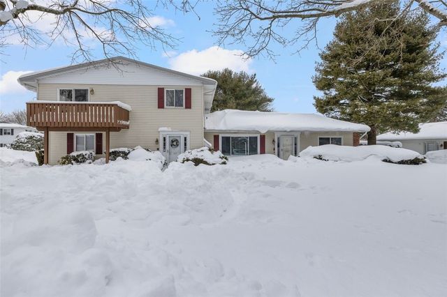 122 Edaville Court, Warwick, RI 02886