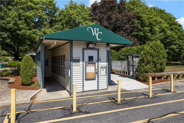 122 Edaville Court, Warwick, RI 02886