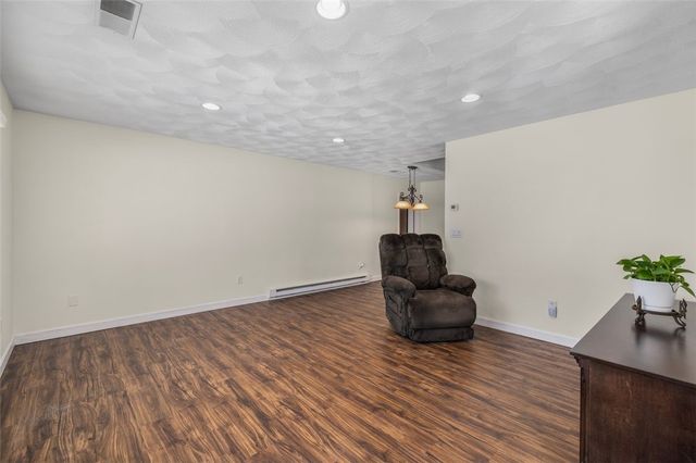 122 Edaville Court, Warwick, RI 02886