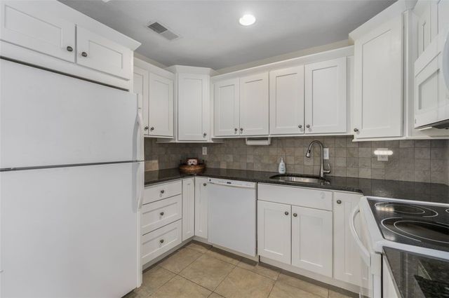 122 Edaville Court, Warwick, RI 02886