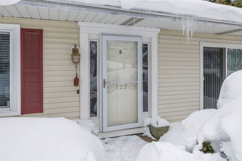 122 Edaville Court, Warwick, RI 02886