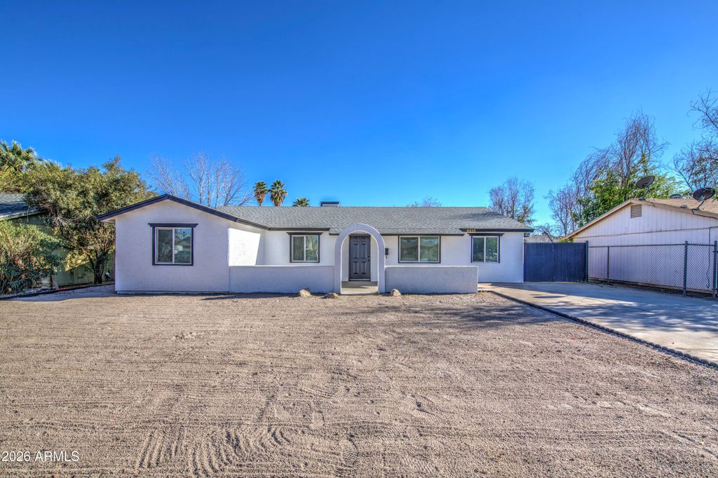 Image 1 of property listing at 6213 W ALMERIA Road, Phoenix, AZ 85035