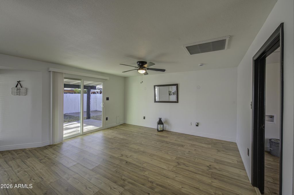 Image 17 of property listing at 6213 W ALMERIA Road, Phoenix, AZ 85035