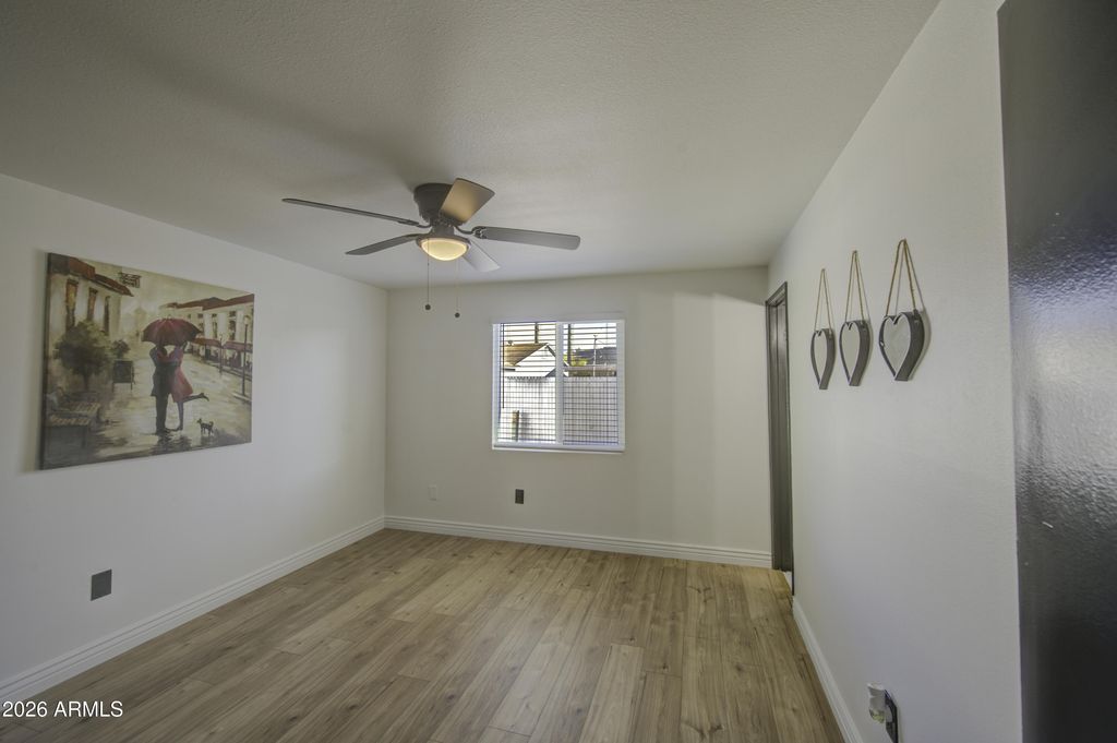 Image 18 of property listing at 6213 W ALMERIA Road, Phoenix, AZ 85035