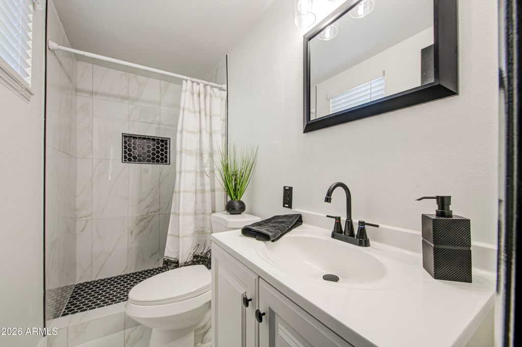 Image 22 of property listing at 6213 W ALMERIA Road, Phoenix, AZ 85035