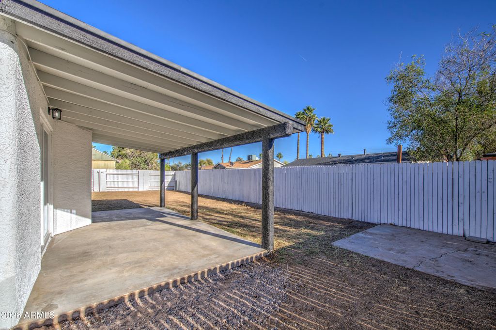 Image 32 of property listing at 6213 W ALMERIA Road, Phoenix, AZ 85035