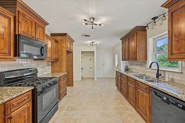 3809 Heywood Avenue, Fort Worth, TX 76109