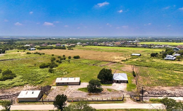 166 LOWER SEGUIN RD, Marion, TX 78124