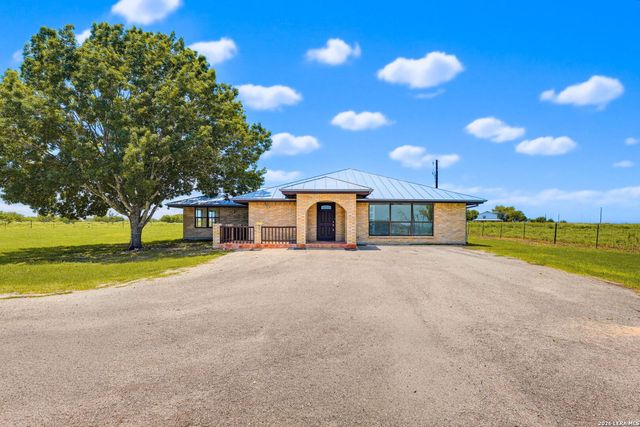 166 LOWER SEGUIN RD, Marion, TX 78124