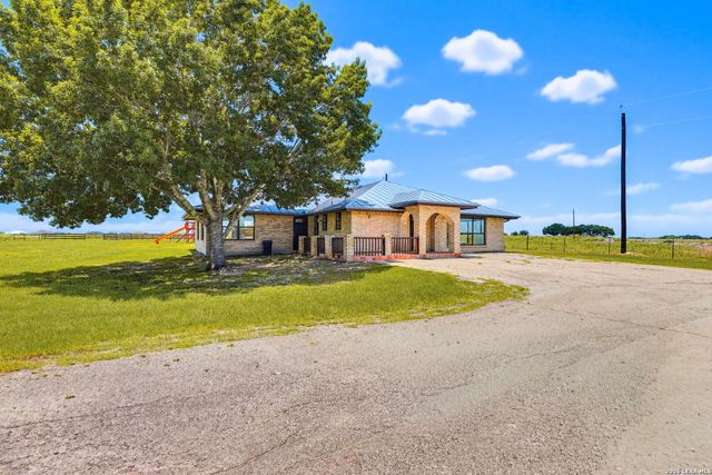 166 LOWER SEGUIN RD, Marion, TX 78124