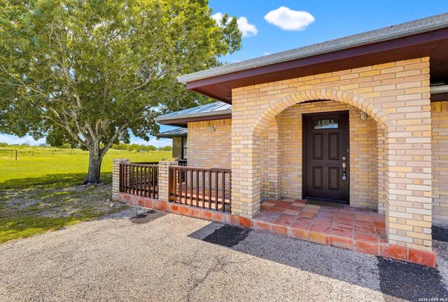 166 LOWER SEGUIN RD, Marion, TX 78124