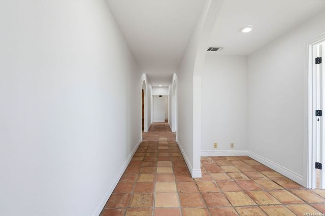 166 LOWER SEGUIN RD, Marion, TX 78124