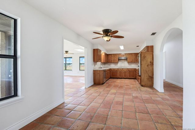 166 LOWER SEGUIN RD, Marion, TX 78124