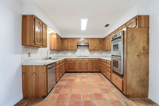 166 LOWER SEGUIN RD, Marion, TX 78124
