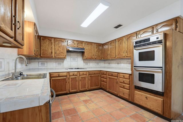 166 LOWER SEGUIN RD, Marion, TX 78124